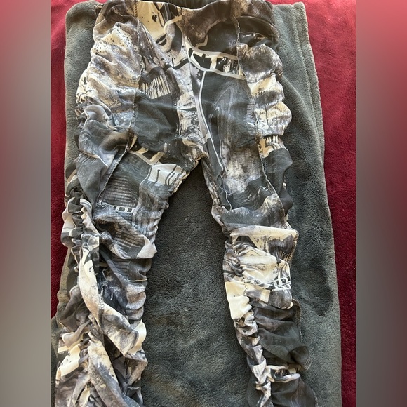 Gray,White and black  stacked leggings - Picture 2 of 2